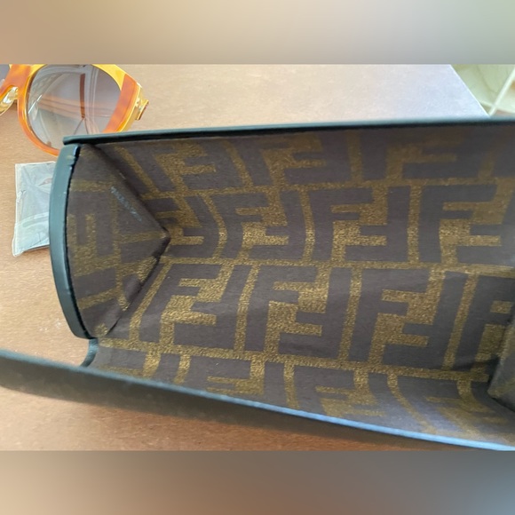 Fendi subtle cat eye sunglasses dusky yellow and tortoise with case NWT πHP x4!π - Picture 9 of 9